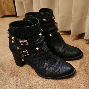 Valentino Garavani Rockstud Pebbled Leather Ankle Boots